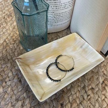 Nature-Inspired Accessories a Fresh Summer Fashion Statement