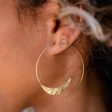 Nature-Inspired Accessories a Fresh Summer Fashion Statement